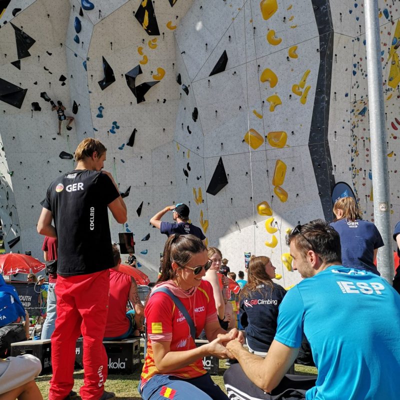 Juliol 2022, treballant com a fisioterapeuta als Campionats Europeus d'Escalada a Augsburg, Alemanya